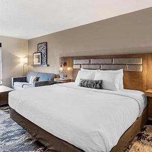 Best Western Plus Bourbonnais Hotel & Suites